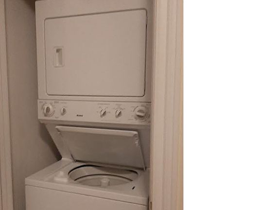 5th image of 1005 Club Village Dr APT 4