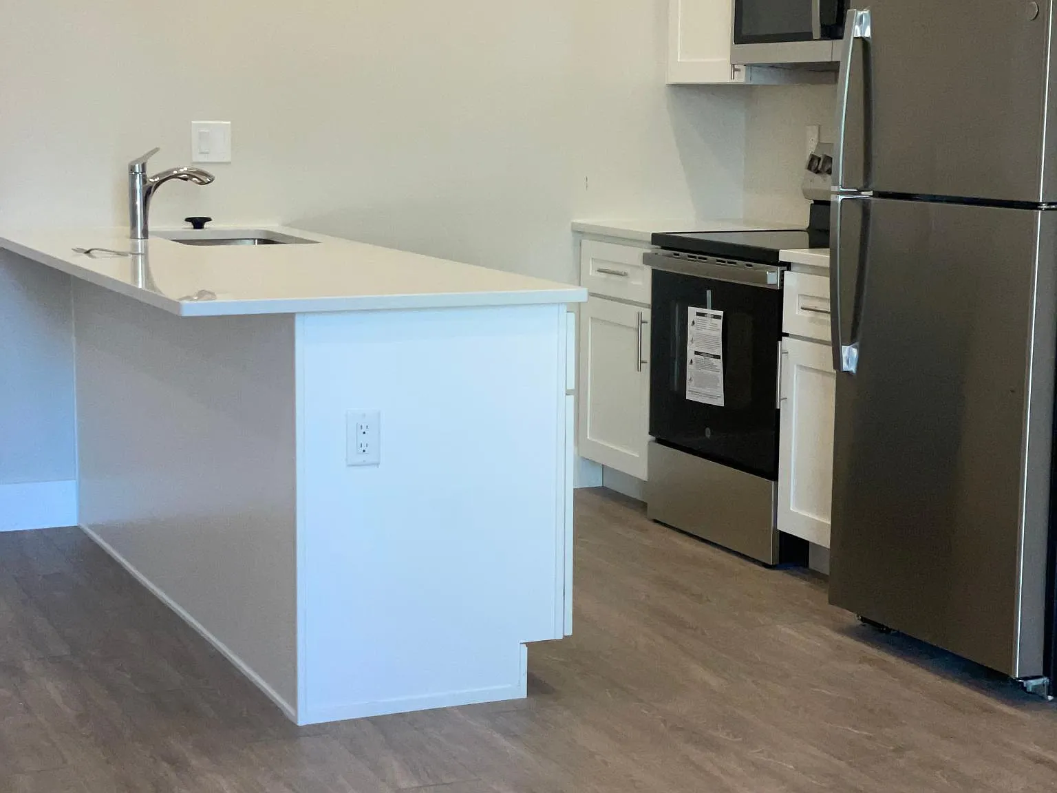 2 bed, 1000 sqft, $3,000 — Photo 1