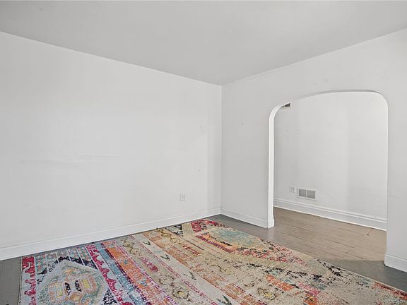 5th image of 1813 Eberhardt St