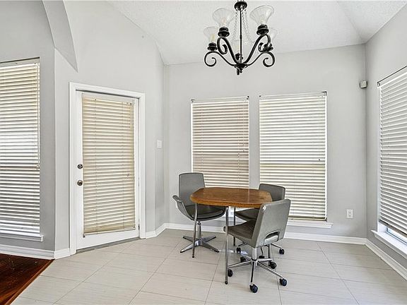 5th image of 528 Homewood Dr