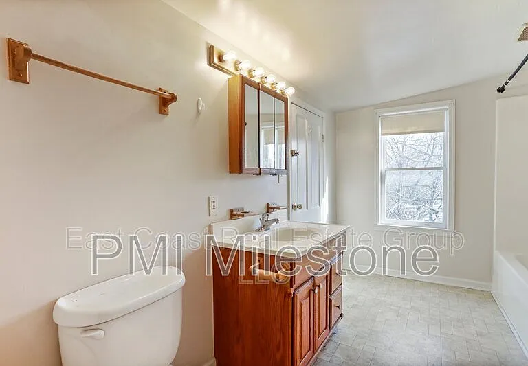 118 S Locust St — Photo 18