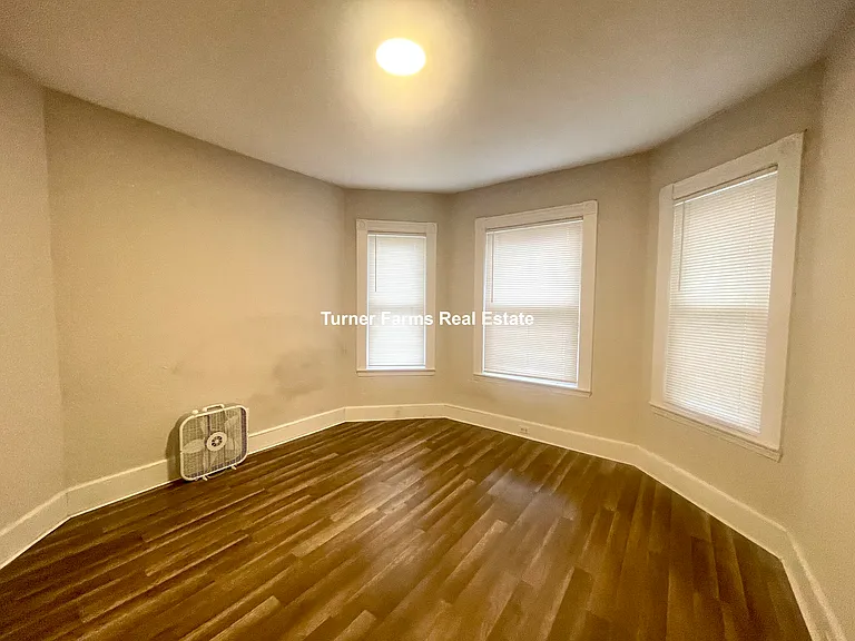 45 Crescent Ave #1R — Photo 4