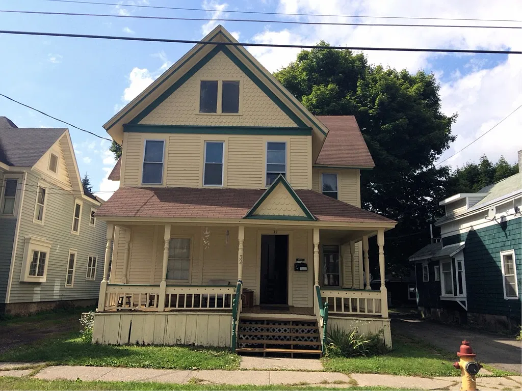 Updated 3-Bedroom Apartment with Laundry Hookups & Off-Street Parking — Photo 1