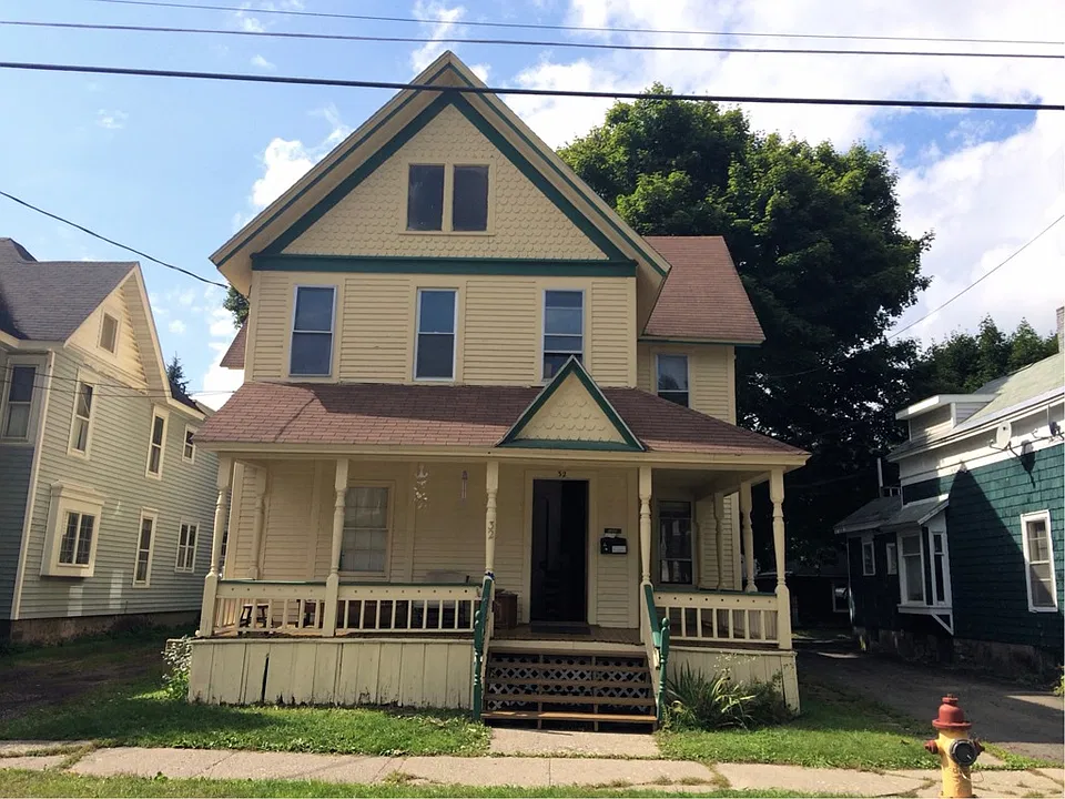 32 Charles St #1
