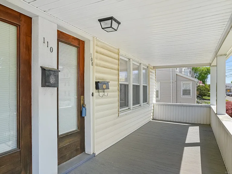 108 Barnum Ter — Photo 1