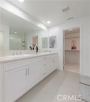 37 Waldorf — Photo 19