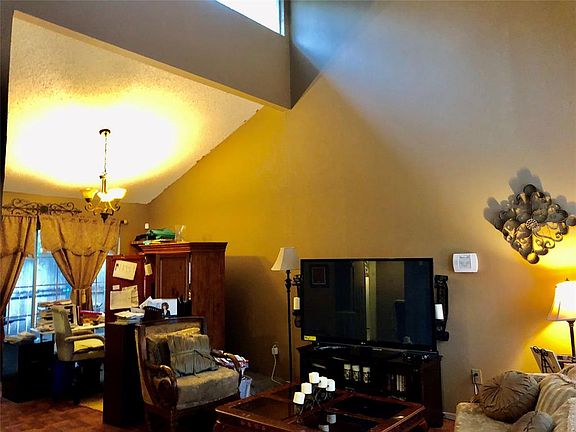 3rd image of 13008 Woodbend Ln