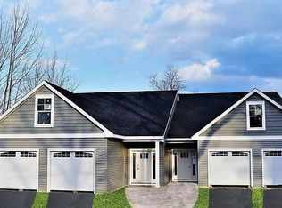 8528 Lakeshore Rd, Cicero, NY 13039