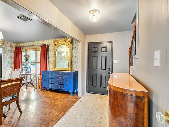4th image of 3819 Shipman Ln