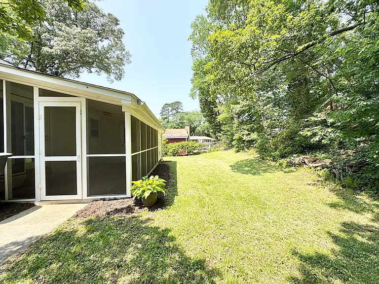 3030 Robin Hood Dr — Photo 17