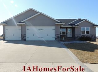 5026 Cotton Ct SW, Cedar Rapids, IA 52404