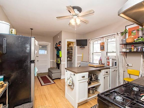 3rd image of 1021 Elgin Ave