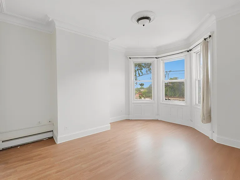 893 Montgomery St #6 — Photo 6