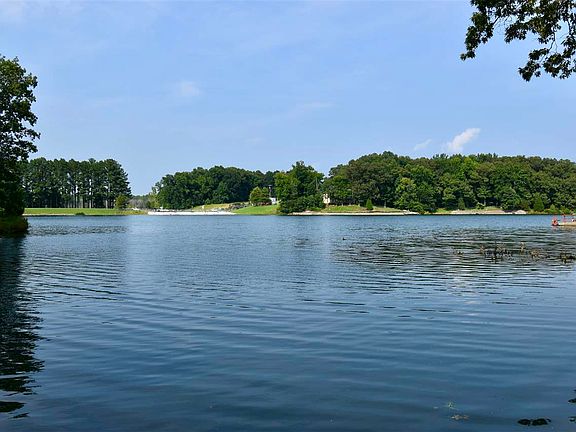 4th image of 70 Southshore Dr