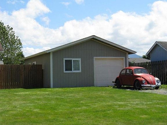 Large seperate shop with extra garage. 640 square feet.