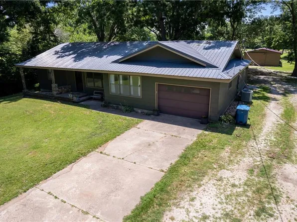 3507 W 7th St, Coffeyville, KS 67337