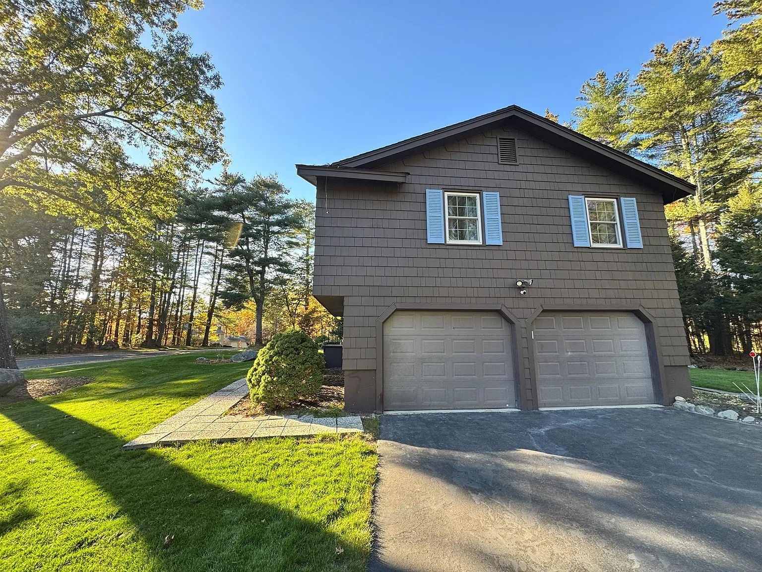 3 bed, 2.0 bath, 1525 sqft, $3,800 — Photo 3