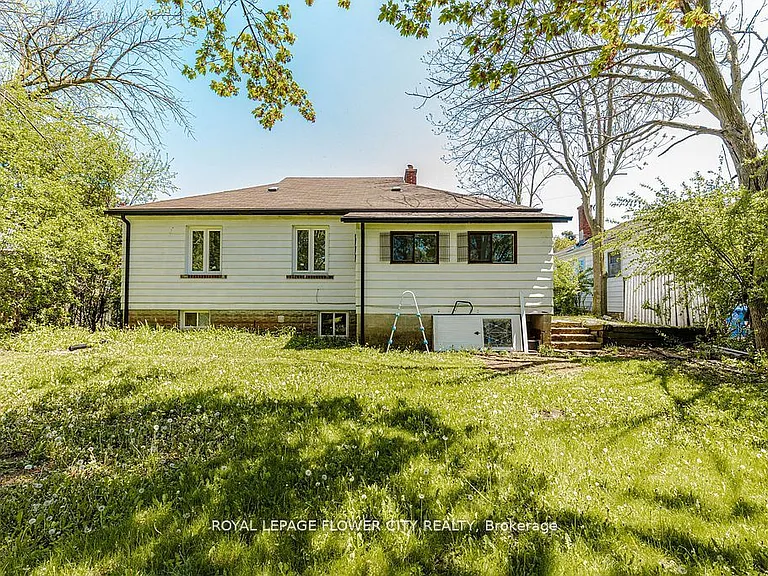 37 Warwick Rd — Photo 46