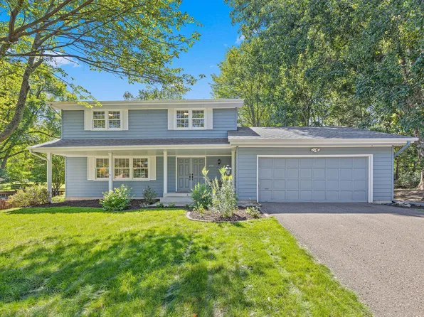 330 Grandview Ave W, Roseville, MN 55113