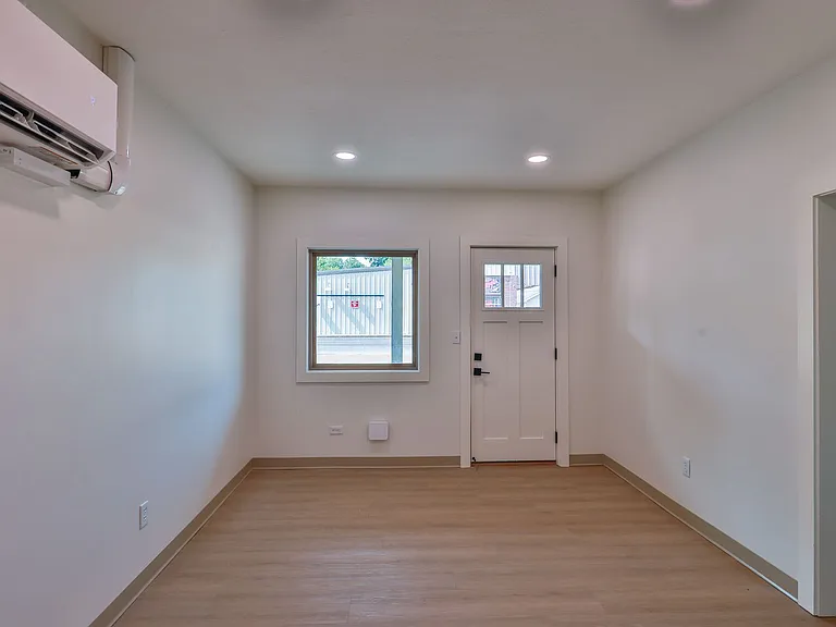 551 Elm St #18 — Photo 5