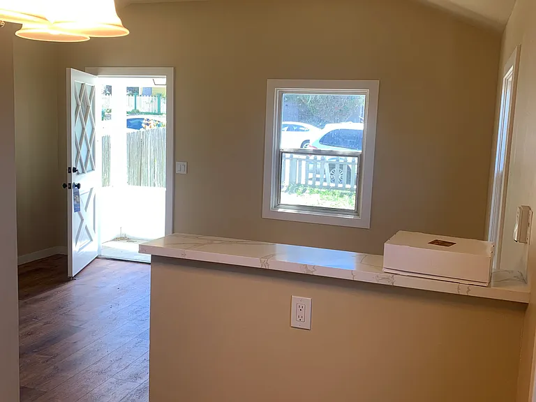 730 Lily St — Photo 4