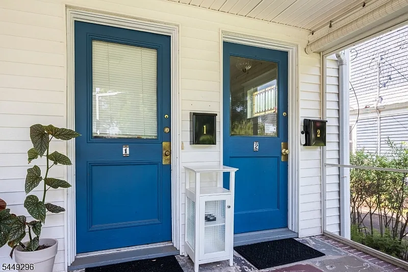 3 bed, 1.0 bath, $3,500 — Photo 2