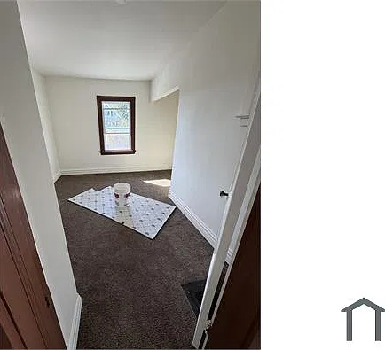 3 bed, $1,300 — Photo 2