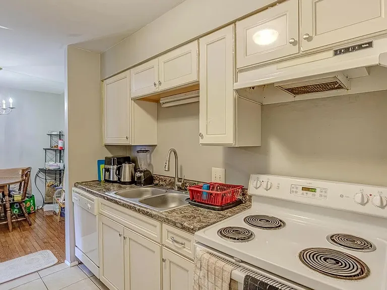 1208 Schaub Dr #C — Photo 15