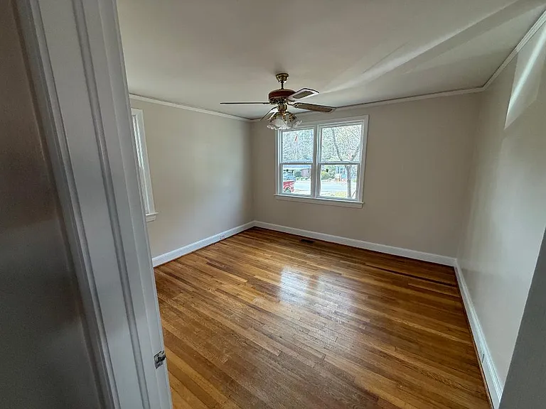 2622 Glenwood Rd — Photo 3