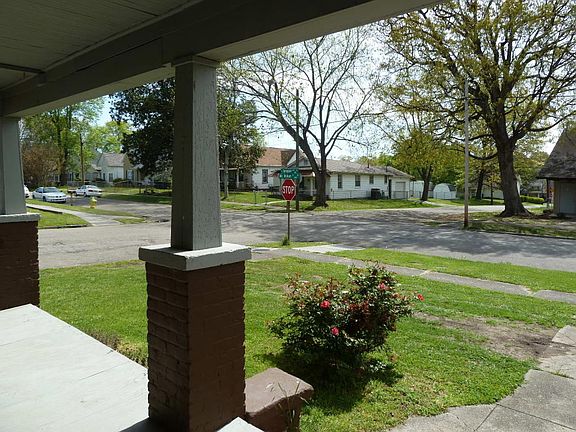 3rd image of 129 E Springdale Ave