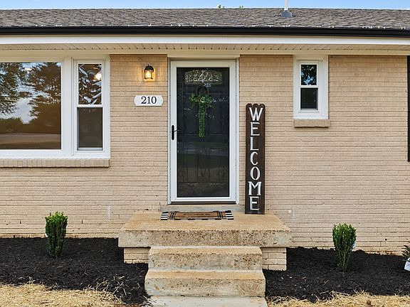 5th image of 210 W Meadow Dr