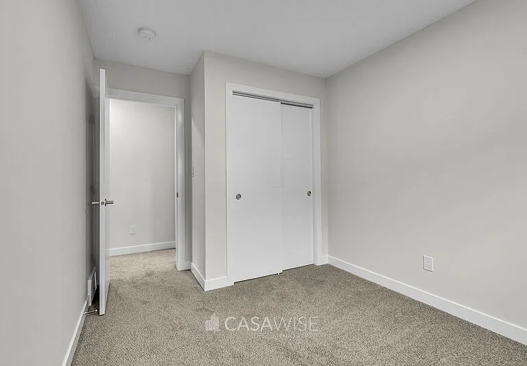1071 Berg Pl — Photo 15