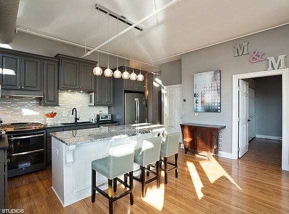 2nd image of 1525 S Michigan Ave APT 401