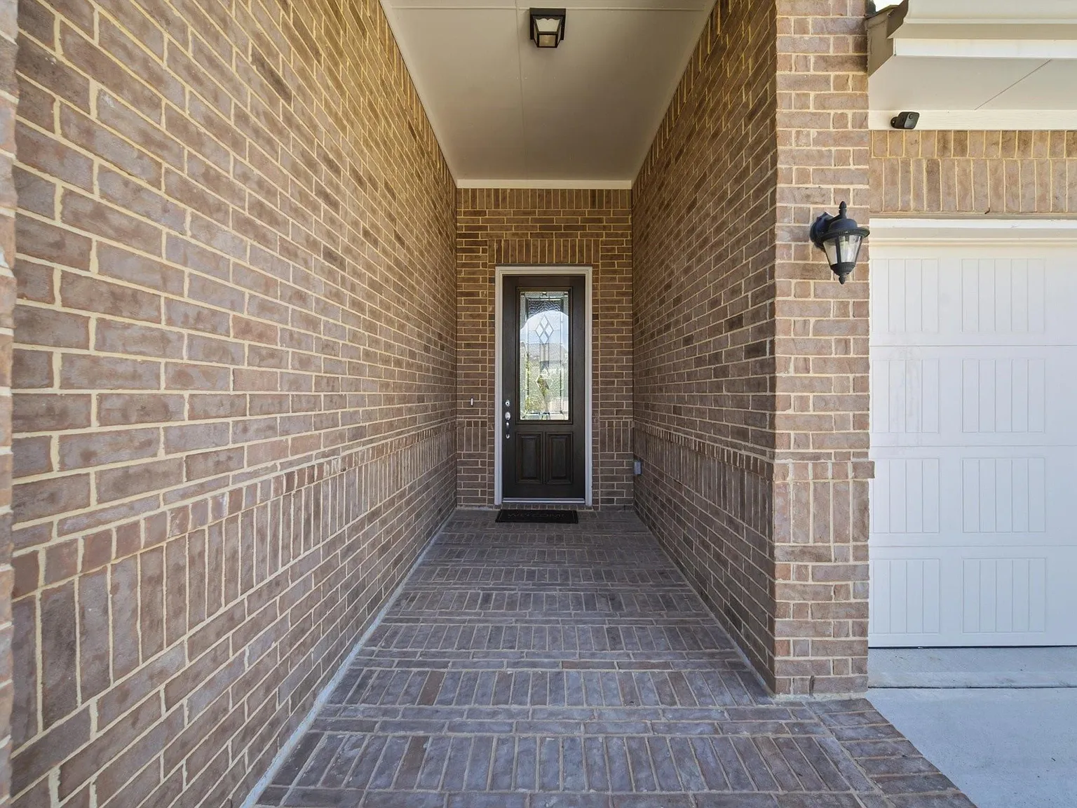3 bed, 2.0 bath, 2113 sqft, $2,200 — Photo 3