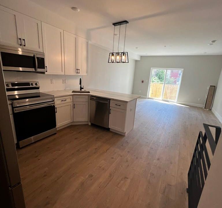 1st image of 2118 N Franklin St #1