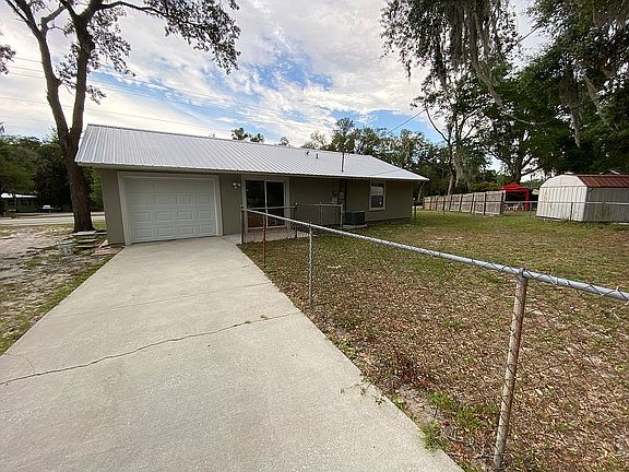 2nd image of 2204 Silver Lake Dr