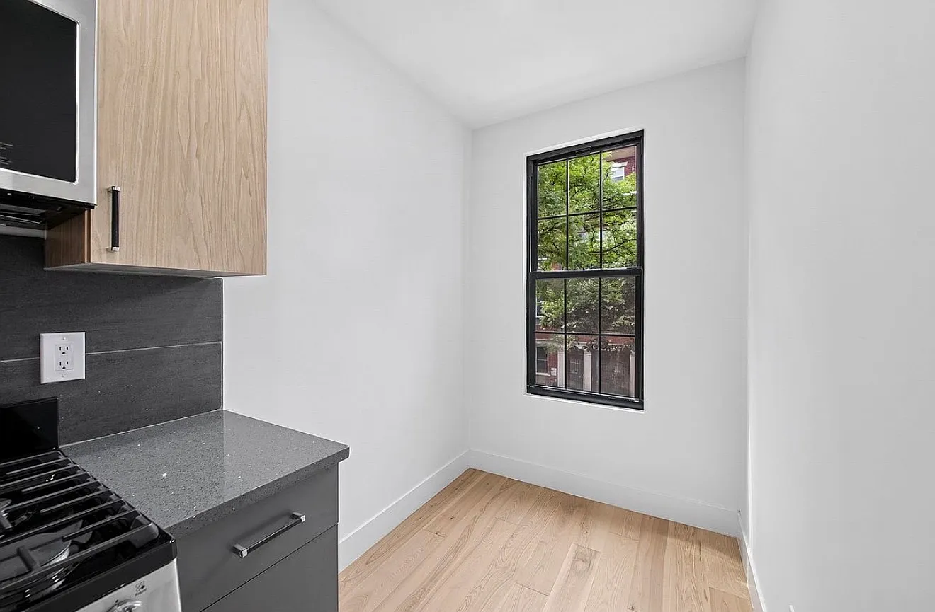 183 Green Street — Photo 3
