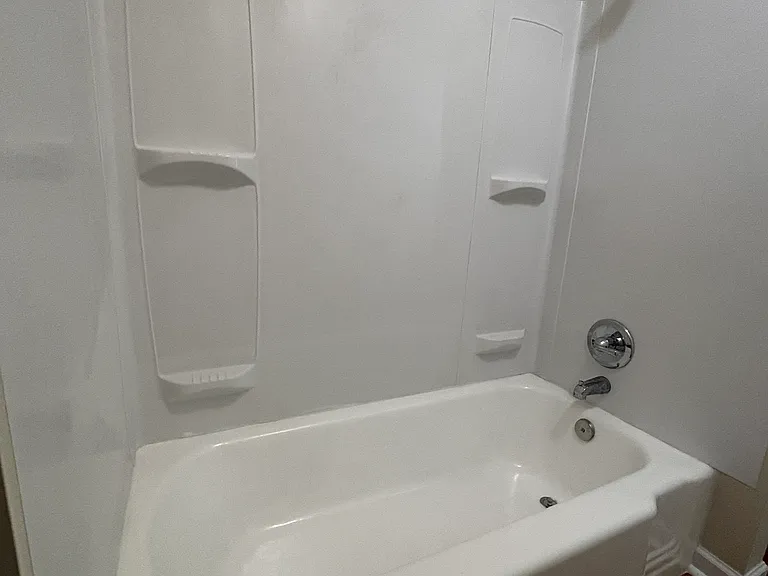 548 Notre Dame Ave — Photo 6