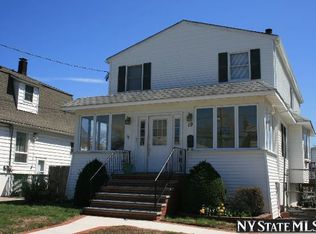 19 Morris St, Freeport, NY 11520