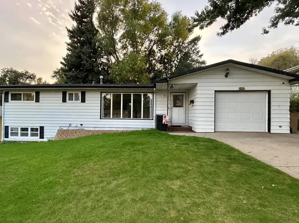 913 20th St NW, Minot, ND 58703