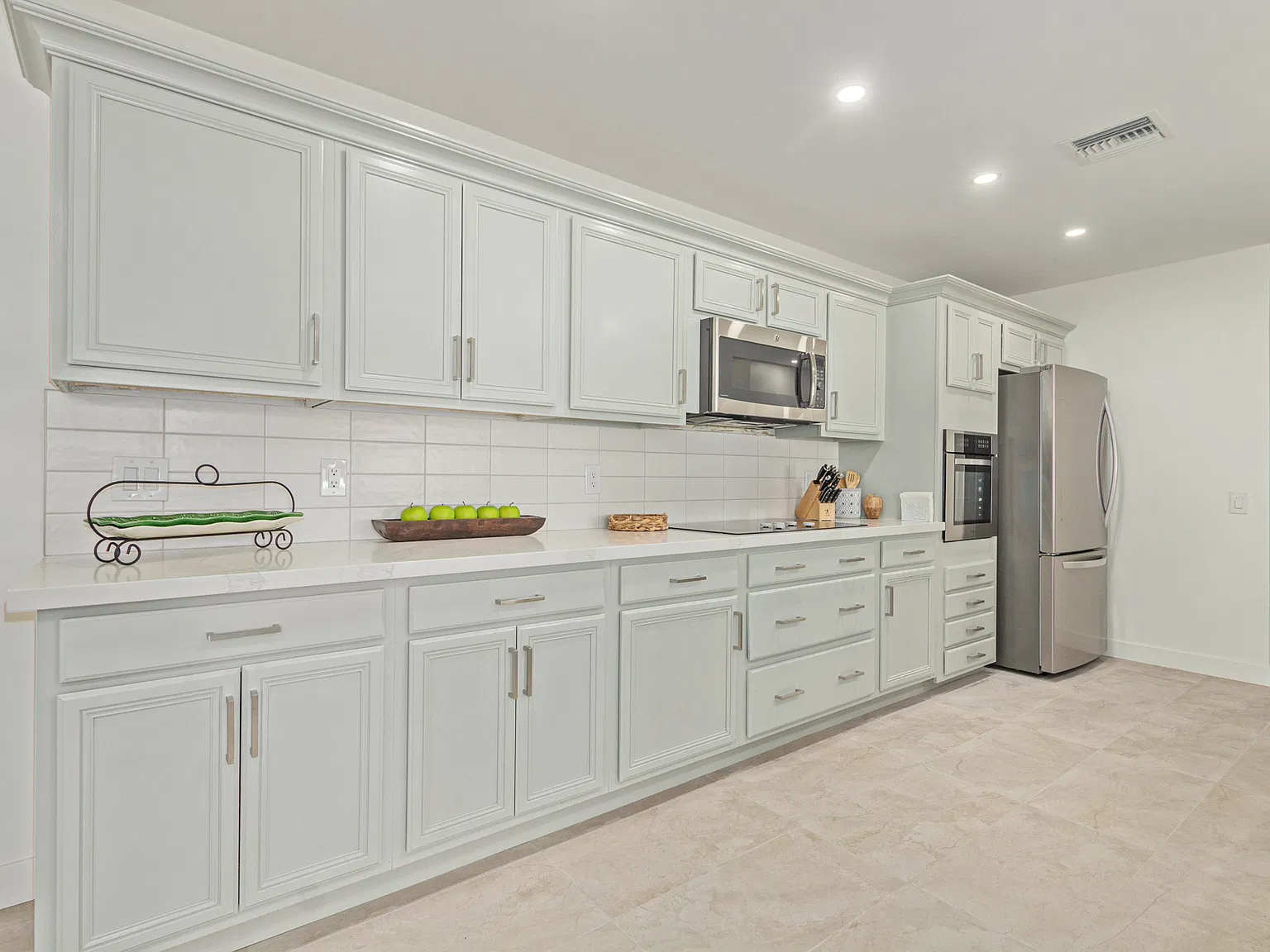 2 bed, 1946 sqft, $2,000 — Photo 3