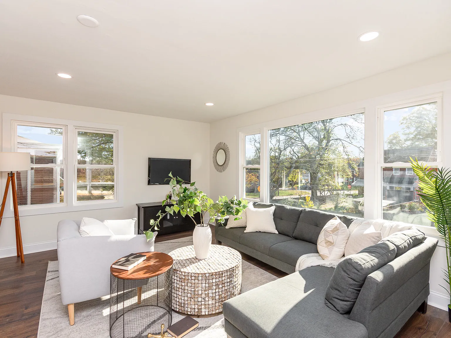 4 bed, 3.5 bath, 2420 sqft, $7,000 — Photo 4