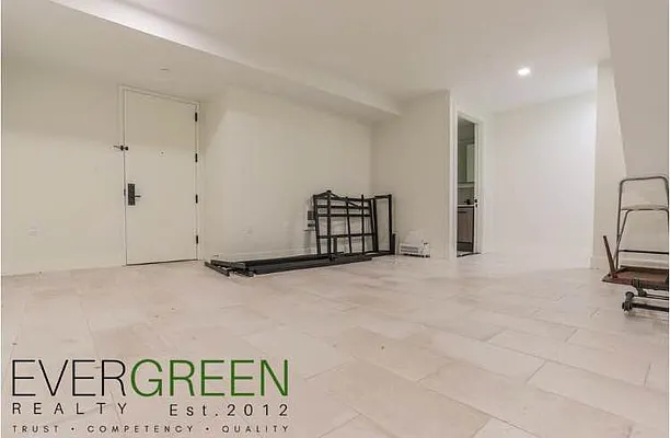 Rented by Evergreen Apartments BK | media 31