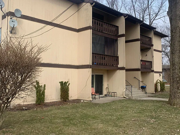 1115 W Lincoln Hwy — Photo 6