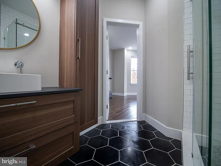 2930 Nicholas St — Photo 12