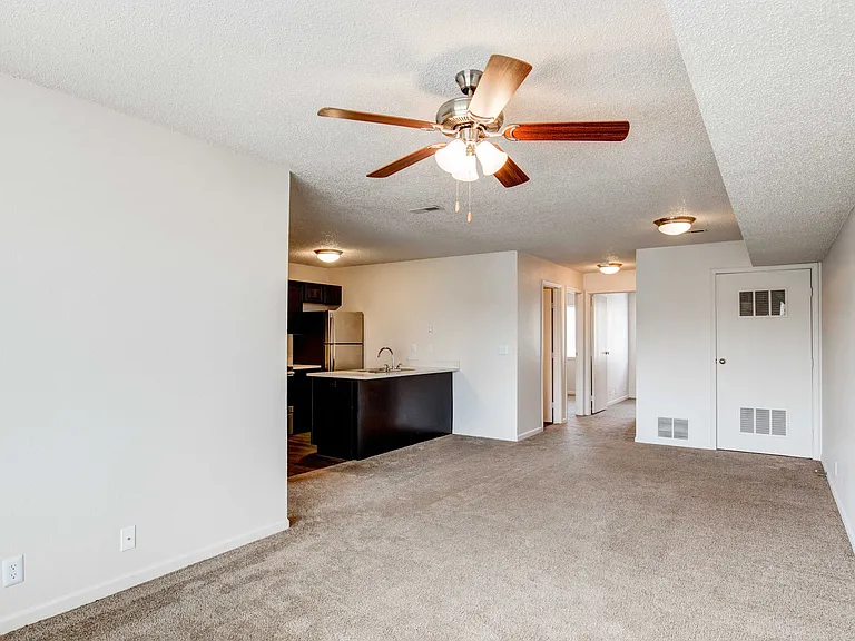 2420 Greenbriar Dr — Photo 15