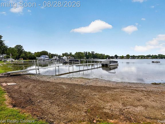 3rd image of 9749 Beverly Dr