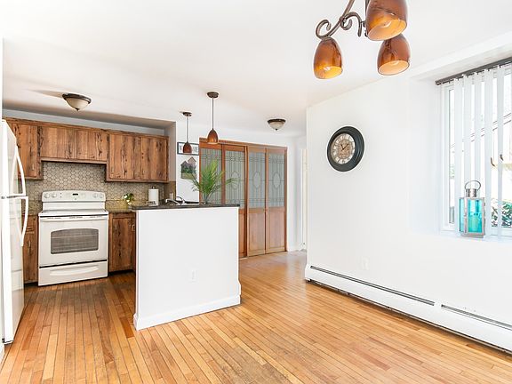 4th image of 11 Valencia Drive