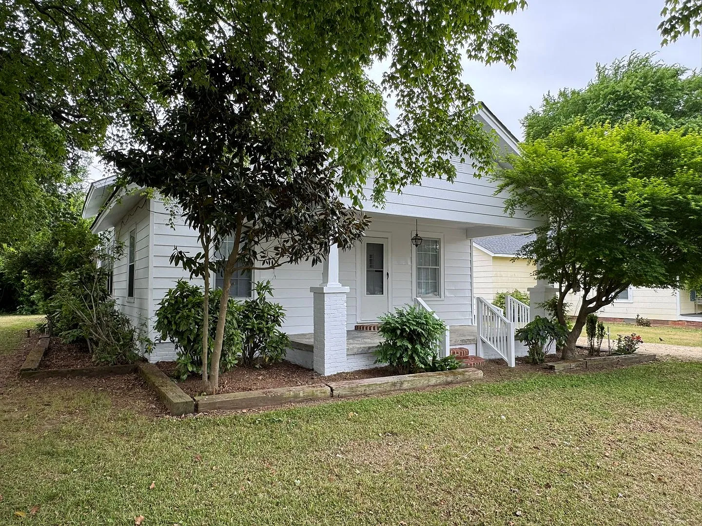 Downtown Living with Spacious Backyard — Photo 4