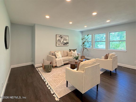 4th image of 10135 LAKEVIEW Road W